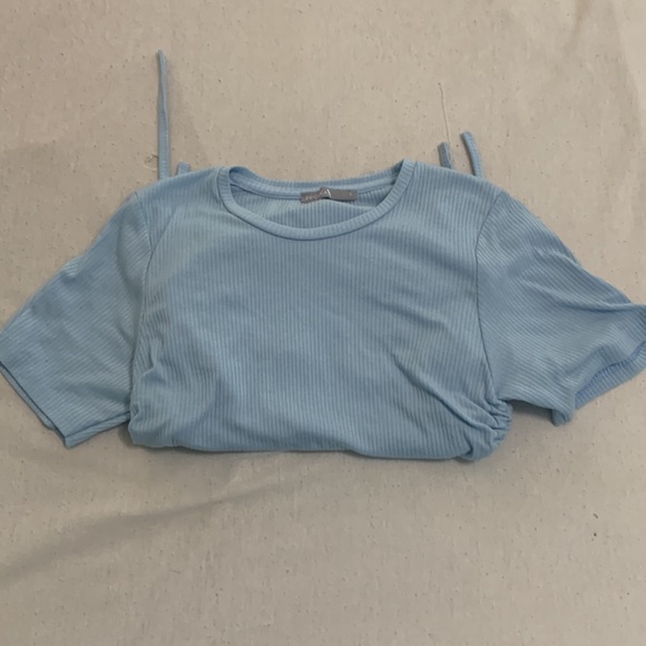 Boutique Light Blue Cropped top - Picture 2 of 2